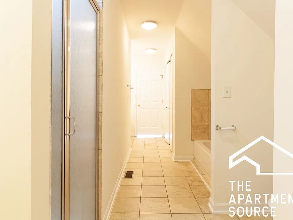 2338 N Milwaukee Ave #2F