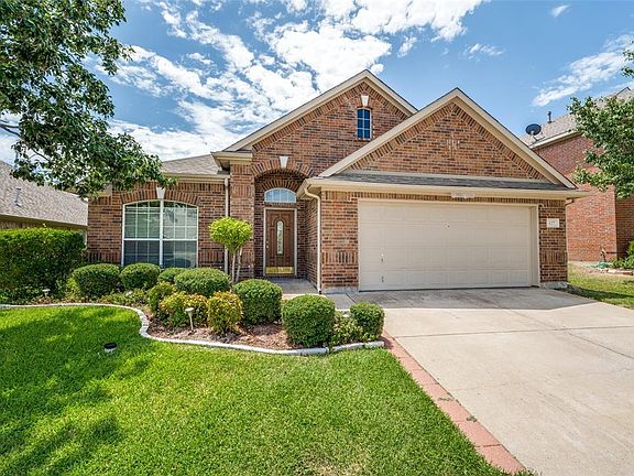 2nd image of 427 Dartmoor Dr