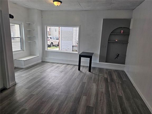 2nd image of 612 Charles St