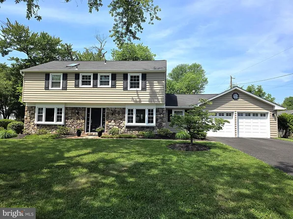 4230 Majestic Ln, Fairfax, VA 22033