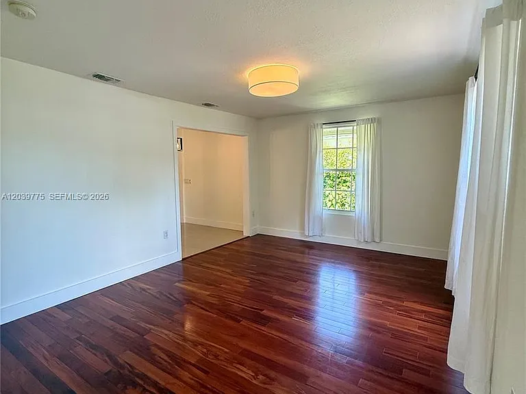 4456 SW 10th St — Photo 4