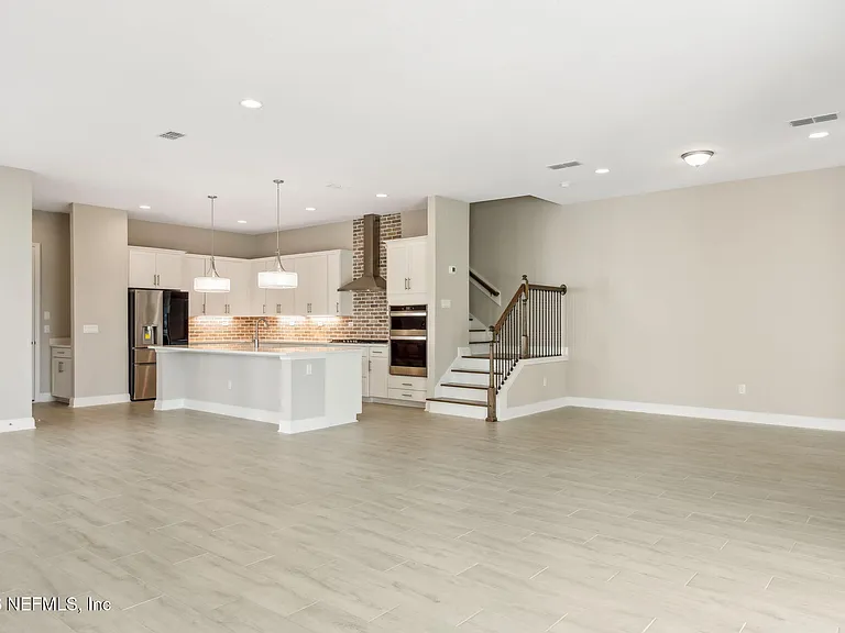571 Marquesa Cir — Photo 8