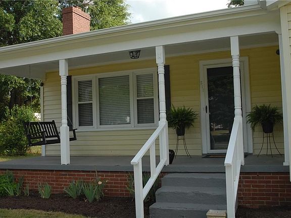 4th image of 211 Park Dr