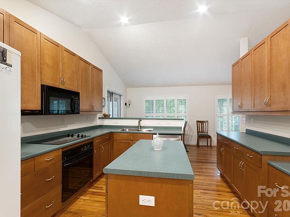 3rd image of 108 Bridgette Loop Rd