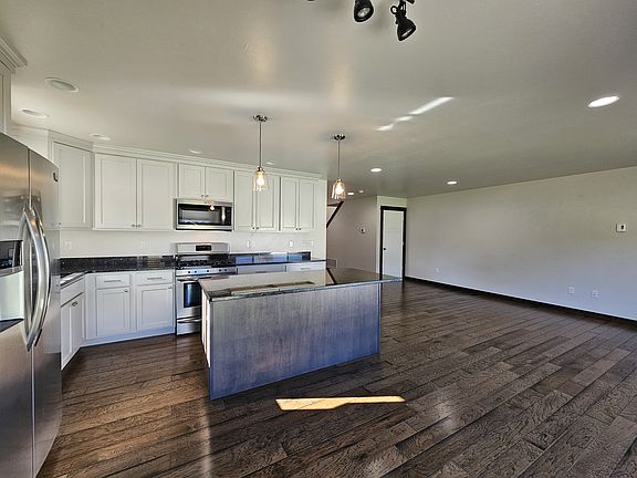4th image of 4033 Carbon St