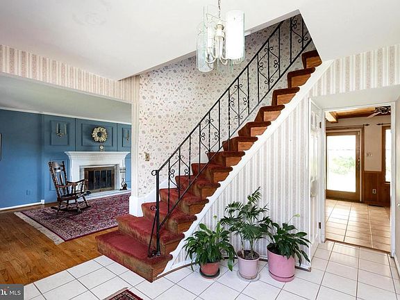 3rd image of 2427 Hartfell Rd