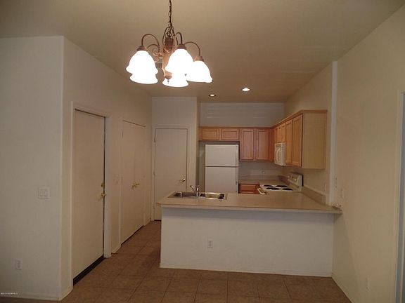 3rd image of 1800 Mariposa Dr