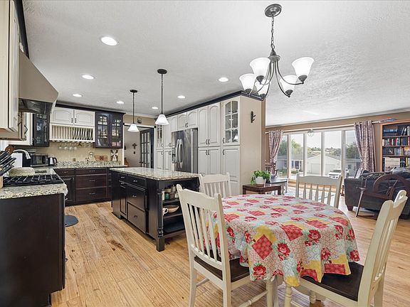 5th image of 761 33a Ave NE