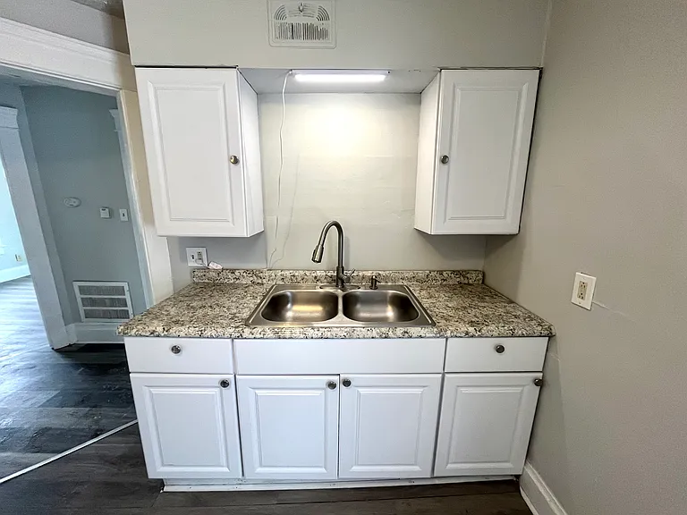 1419 S Main St #1 — Photo 3
