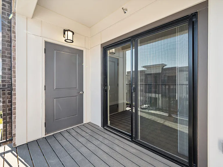 One Bedroom - 1 Bed / 1 Bath - 751 Sq.Ft.
