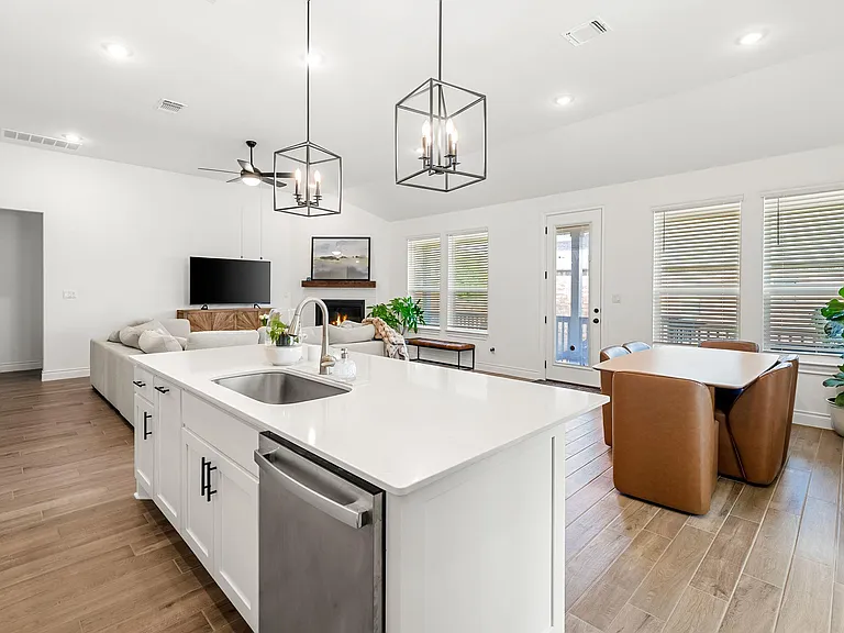 1301 White Daisy Ln — Photo 13