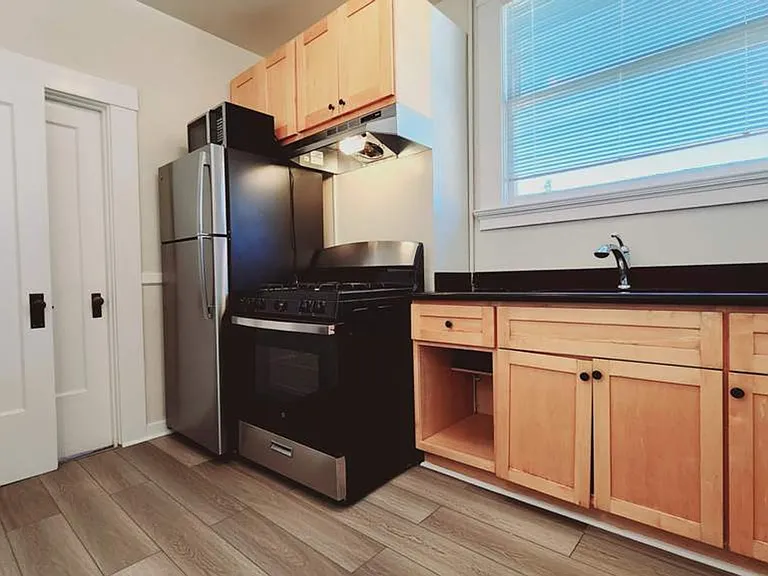 685 Haight St — Photo 10