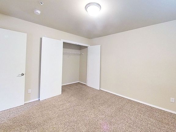 4th image of 1029 22nd St Unit 401