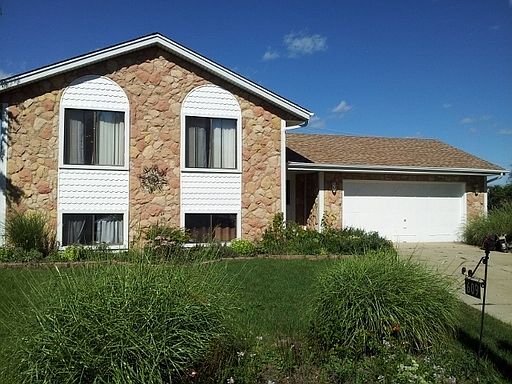1st image of 609 Evergreen Ct