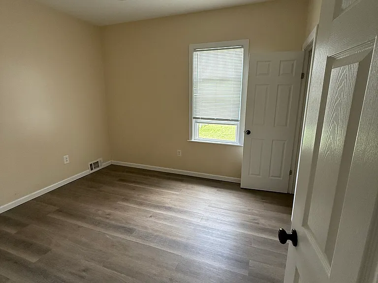 613 Plymouth Pl #1 — Photo 1