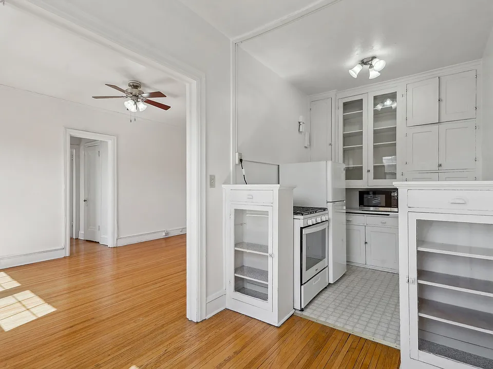 Building Photo 4