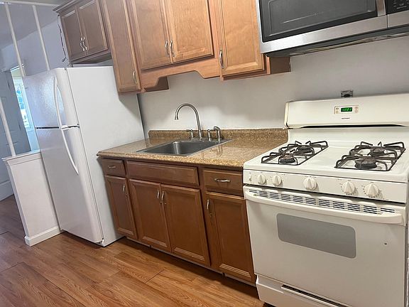 2nd image of 228 Bay 40th St Floor 1