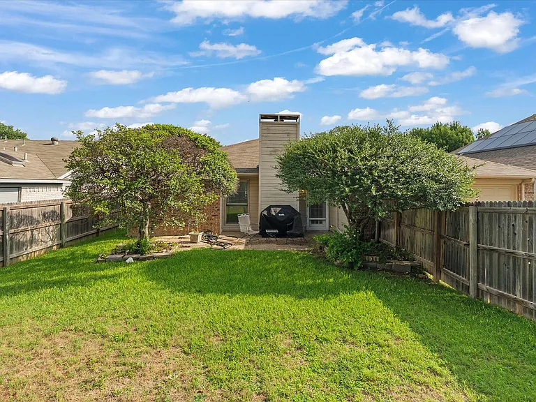 8181 Edge Water Dr — Photo 23