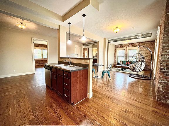 5th image of 2934 Leavenworth St #101-B1400