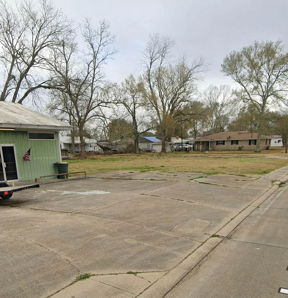 2 bed, 4000 sqft, $1,200 — Photo 2