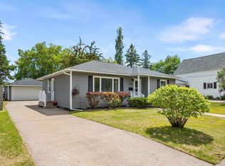 1515 Dakota Ave, Gladstone, MI 49837