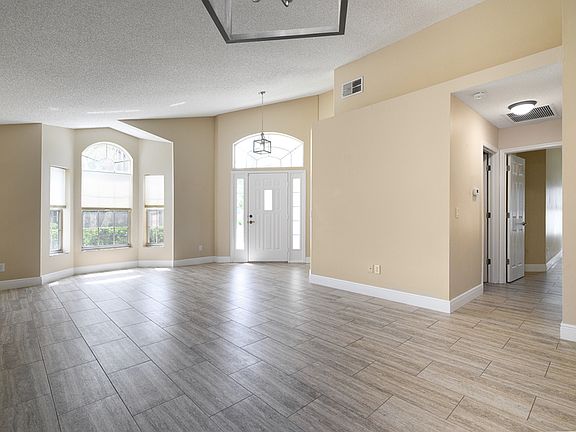 5th image of 12803 Maribou Cir