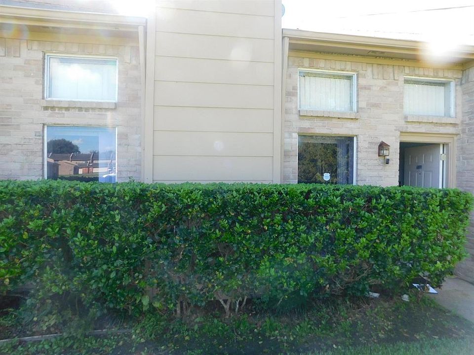 1st image of 3010 Creekview Dr