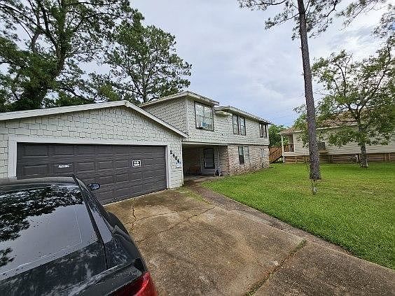 4th image of 2404 Holly Dr