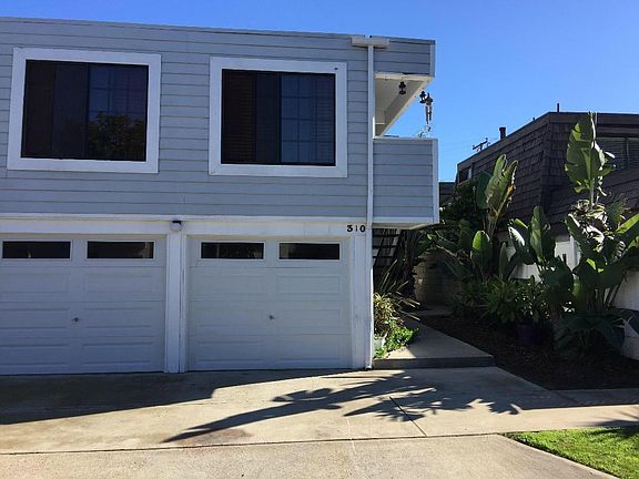 Walk to the beach on this unit. 2 blocks from the water. Lots of tile throughout. Bright unit with lots of windows. Nice patio off living room