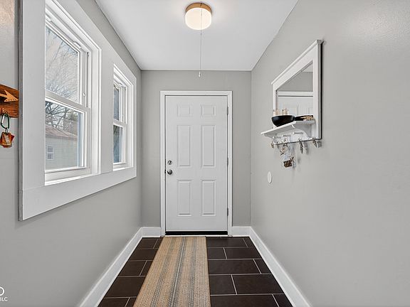 3rd image of 330 Duck Creek Ln