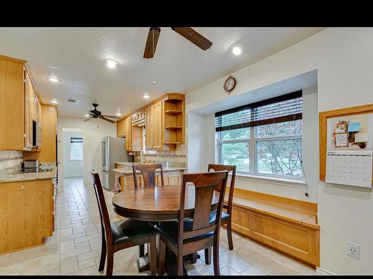 3725 Oakbriar Ln — Photo 7