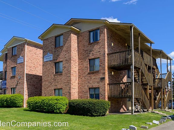 2nd image of 400 Aylesford Pl #402
