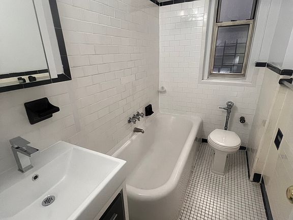 5th image of 106 Pinehurst Ave APT C21