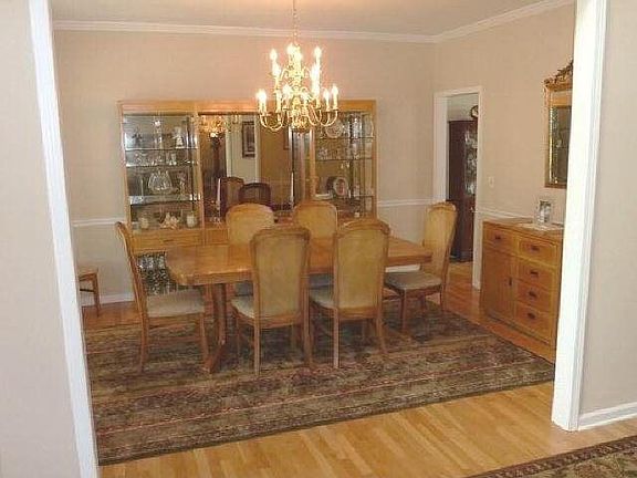 4th image of 830 Bev Ct