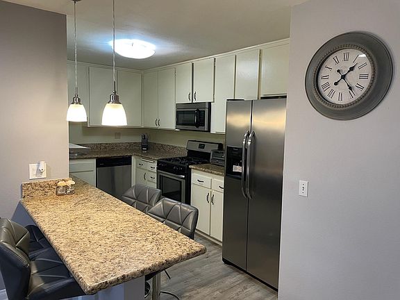 3rd image of 330 N Jackson St APT 207