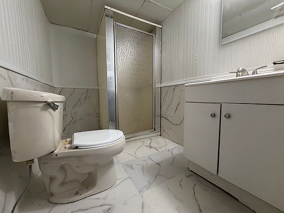 5th image of 8307 Essex Ave