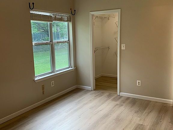 5th image of 4408 Helmsford Ln APT 106