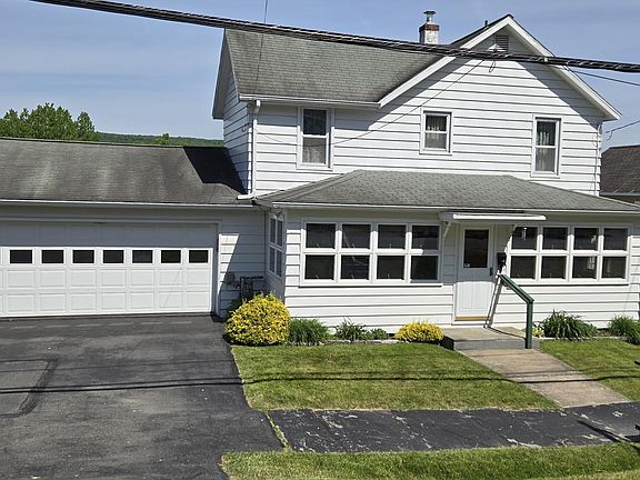 3rd image of 632 Railroad St