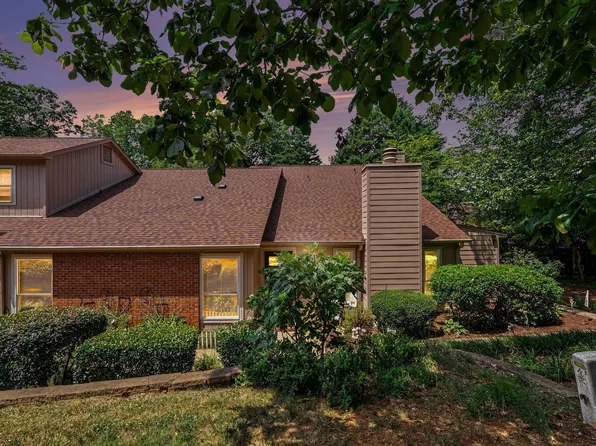 110 Twin Oaks Pl, Cary, NC 27511