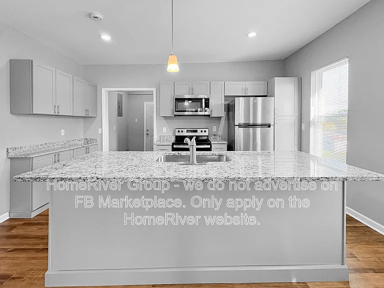 1219 N Chamberlain Ave — Photo 2