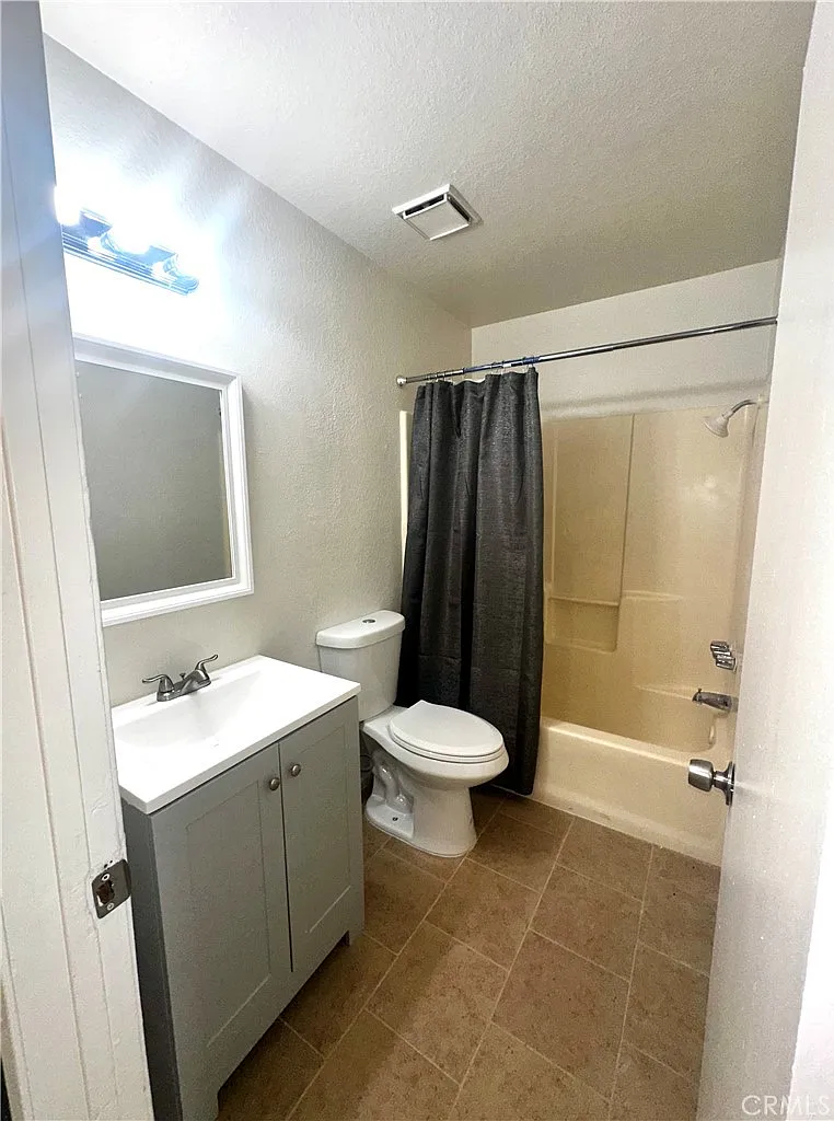 1 bed, 300 sqft, $1,090 — Photo 4