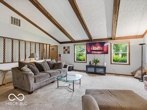 3rd image of 6725 Lakeknoll Dr