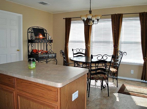 4th image of 410 Yellowwood Dr
