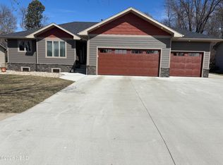 1705 8th Ave NE, Watertown, SD 57201