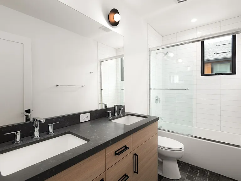Luxury Living in the Heart of Downtown Encinitas — Photo 17