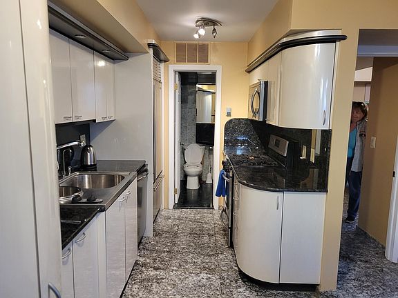 4th image of 431 Atlantic Ave #1
