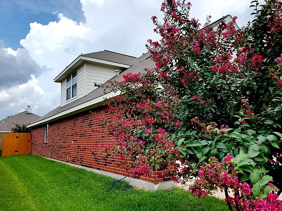 Left side of the house - backyard gate.