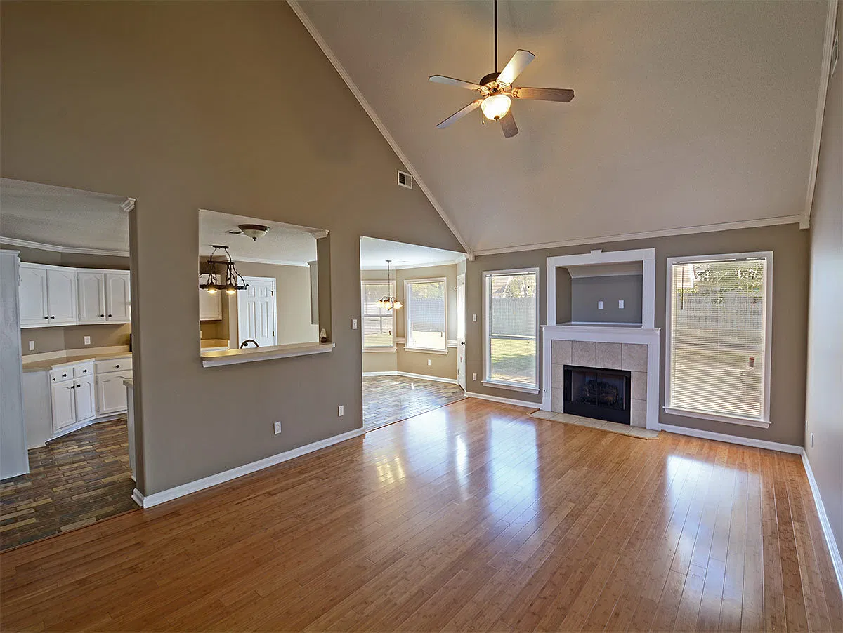 5 bed, 3 bath in Bartlett — Photo 3