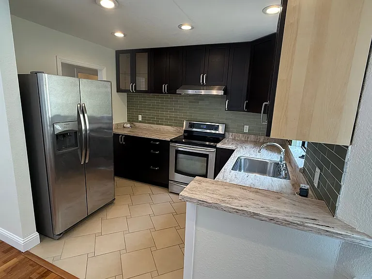 1415 Eddy St — Photo 8
