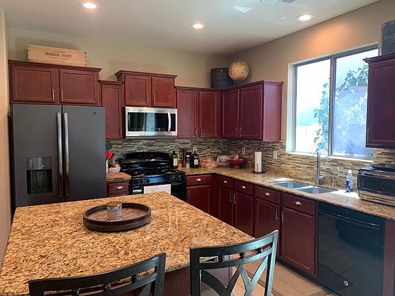 5th image of 110 W Hackberry Dr